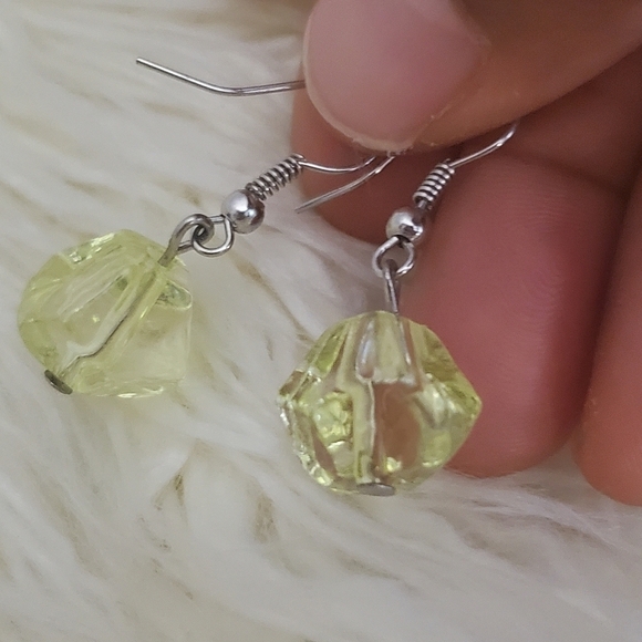 Lemon Handmade Beaded Danity Dangle Earrings 🌴 - Picture 4 of 4